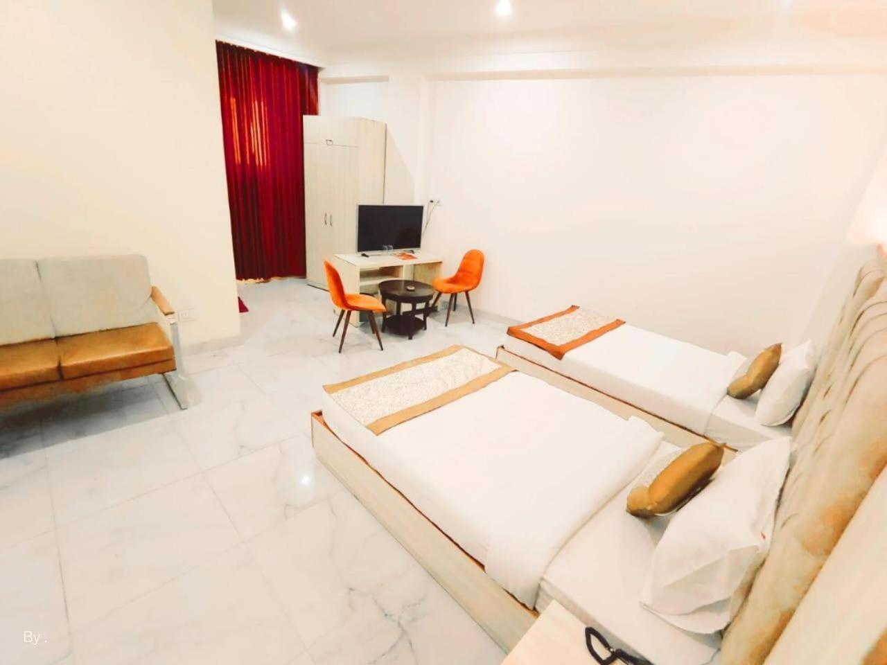 Hotel Almora Sky Near By Delhi International Airport With - Free Airport Pickup And Drop Нью-Дели Экстерьер фото