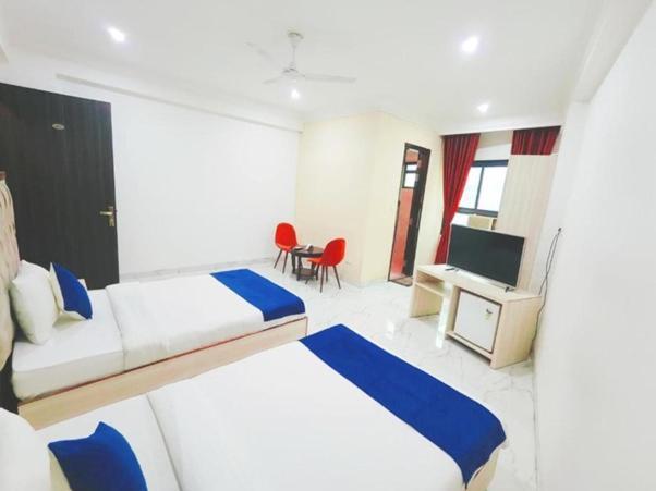 Hotel Almora Sky Near By Delhi International Airport With - Free Airport Pickup And Drop Нью-Дели Экстерьер фото
