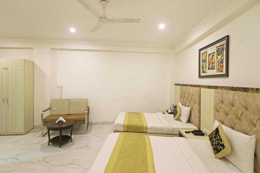 Hotel Almora Sky Near By Delhi International Airport With - Free Airport Pickup And Drop Нью-Дели Экстерьер фото