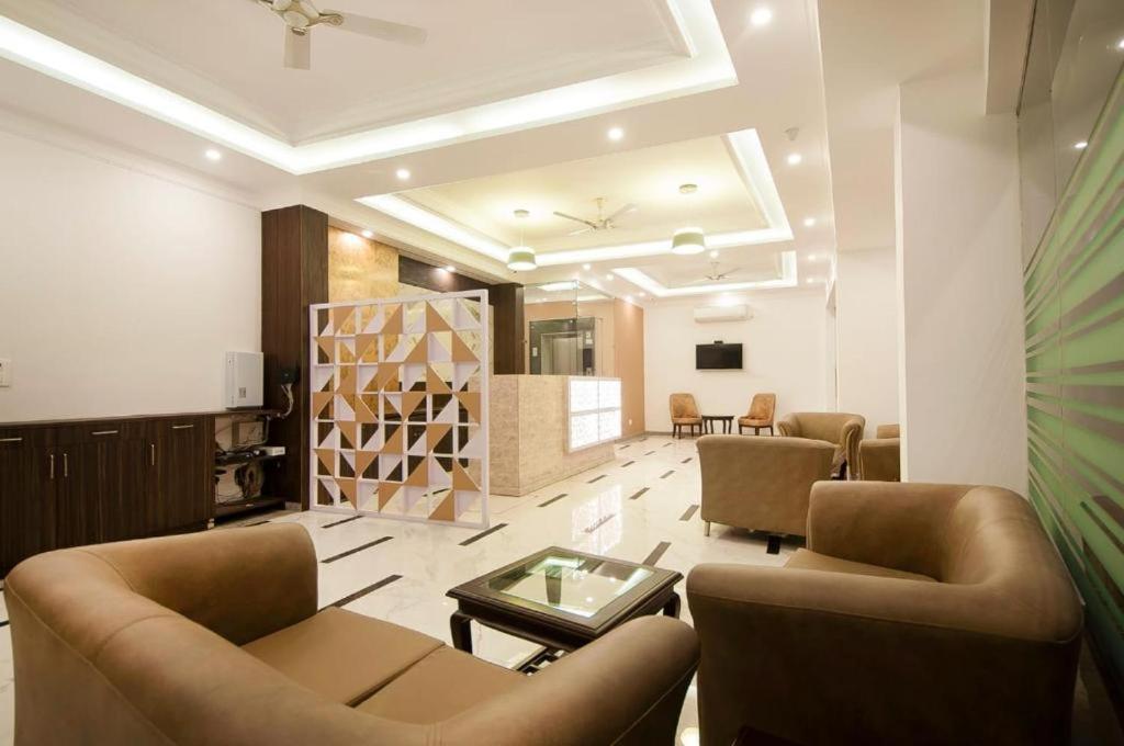 Hotel Almora Sky Near By Delhi International Airport With - Free Airport Pickup And Drop Нью-Дели Экстерьер фото
