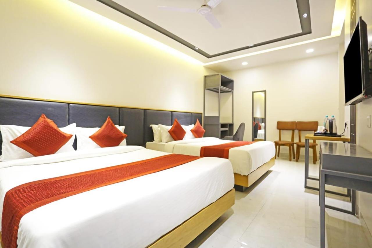Hotel Almora Sky Near By Delhi International Airport With - Free Airport Pickup And Drop Нью-Дели Экстерьер фото