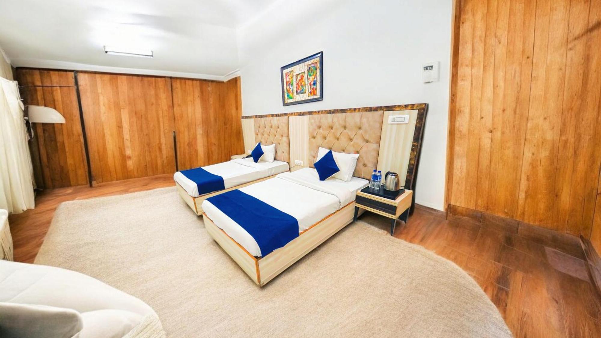 Hotel Almora Sky Near By Delhi International Airport With - Free Airport Pickup And Drop Нью-Дели Экстерьер фото