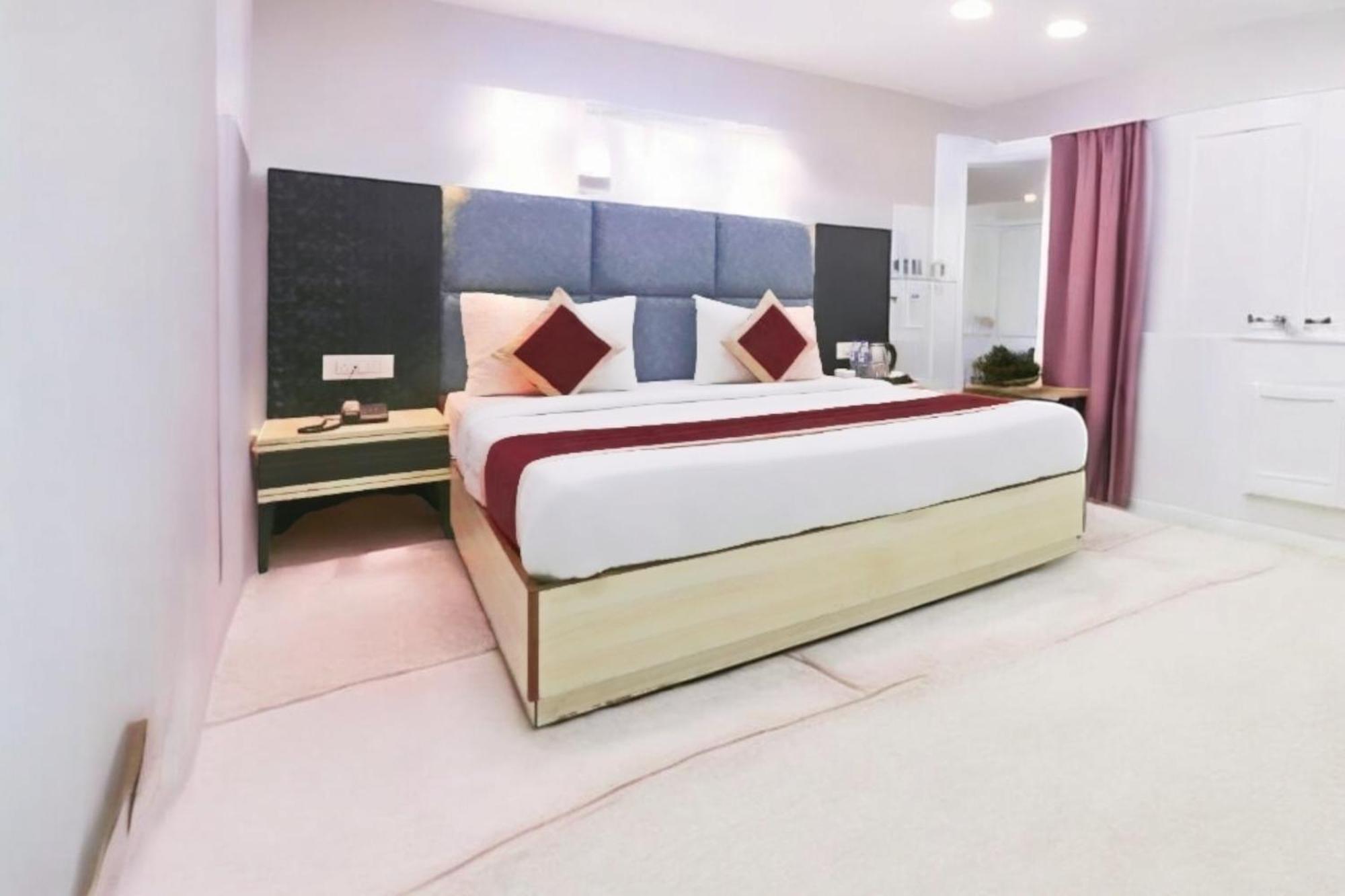 Hotel Almora Sky Near By Delhi International Airport With - Free Airport Pickup And Drop Нью-Дели Экстерьер фото