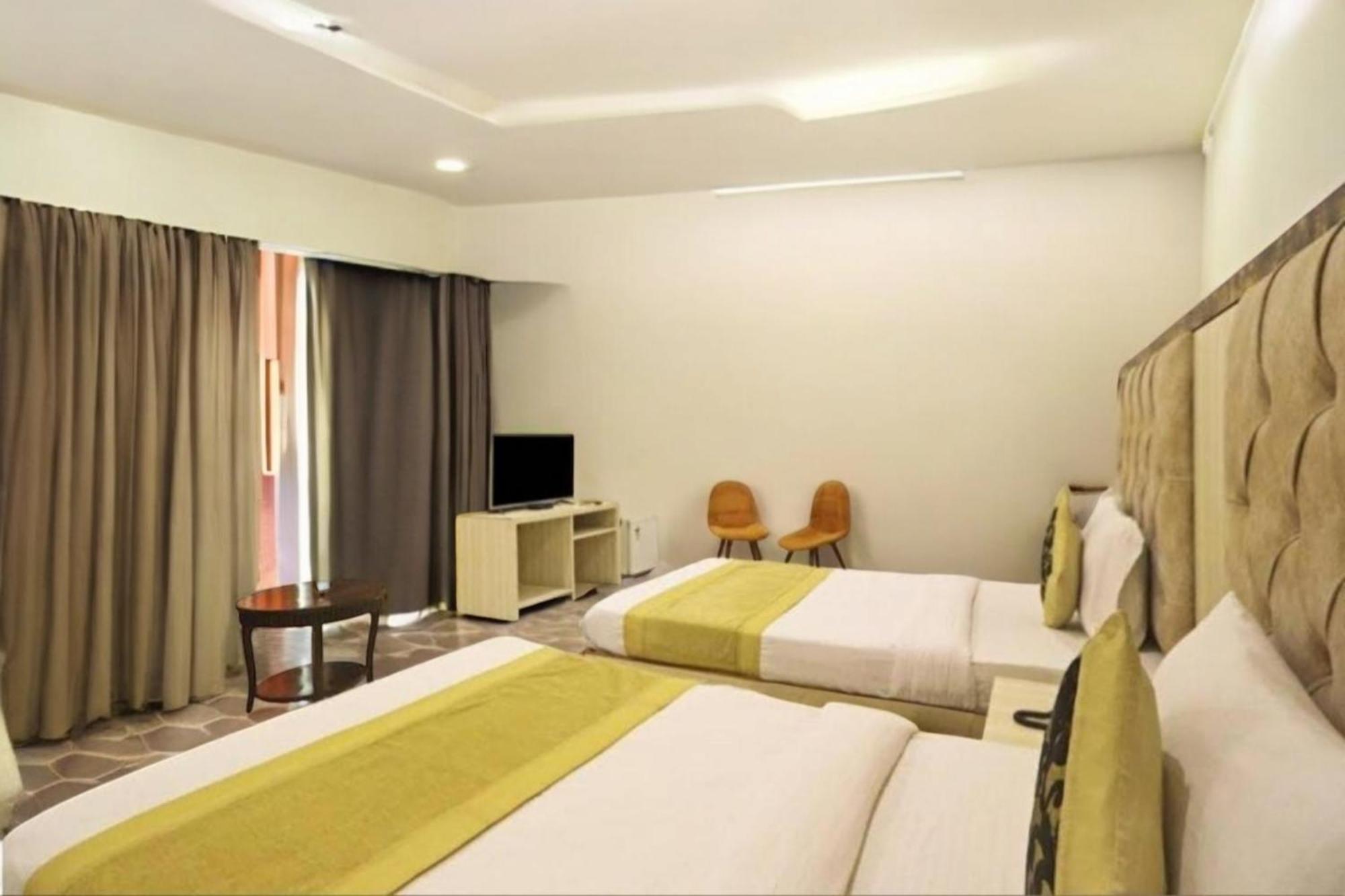 Hotel Almora Sky Near By Delhi International Airport With - Free Airport Pickup And Drop Нью-Дели Экстерьер фото