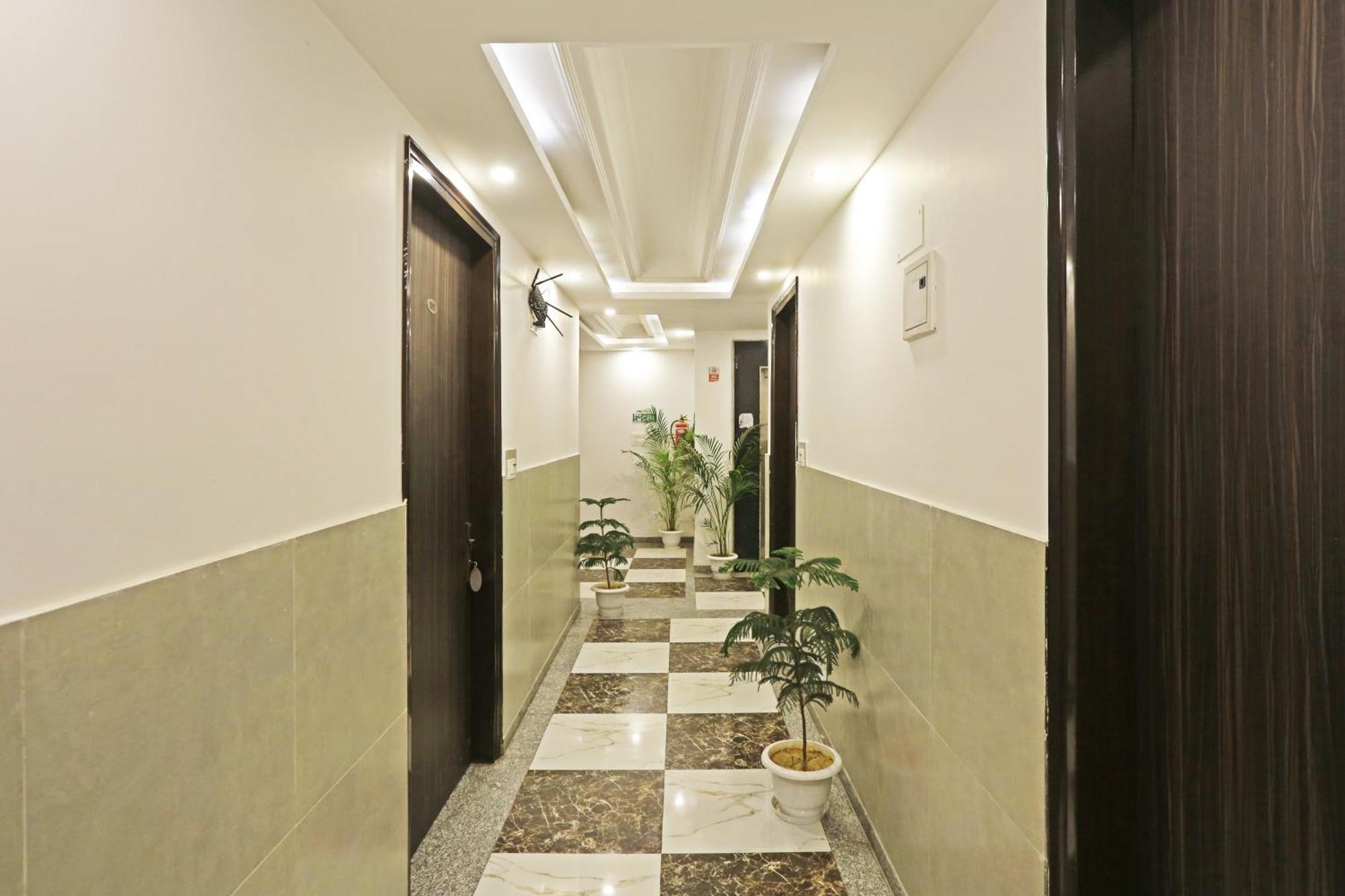 Hotel Almora Sky Near By Delhi International Airport With - Free Airport Pickup And Drop Нью-Дели Экстерьер фото