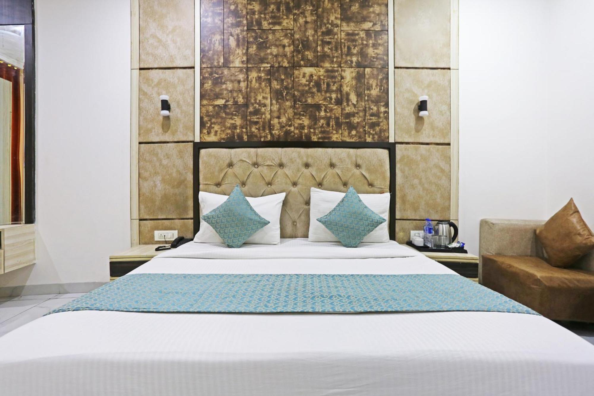 Hotel Almora Sky Near By Delhi International Airport With - Free Airport Pickup And Drop Нью-Дели Экстерьер фото