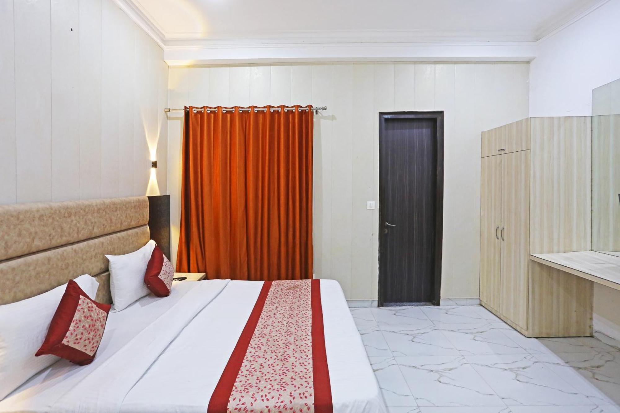 Hotel Almora Sky Near By Delhi International Airport With - Free Airport Pickup And Drop Нью-Дели Экстерьер фото