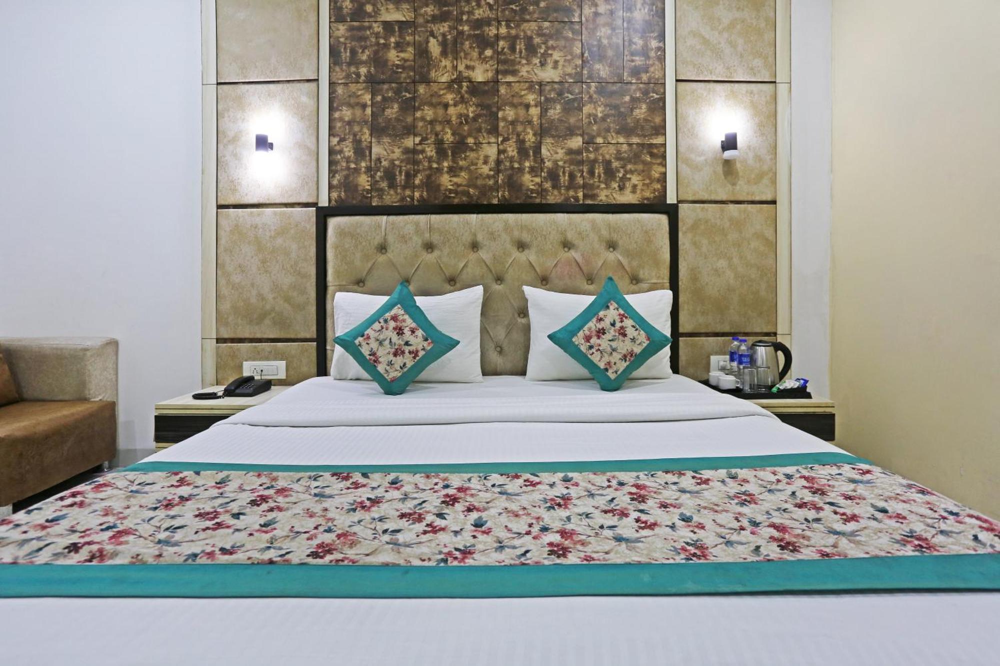 Hotel Almora Sky Near By Delhi International Airport With - Free Airport Pickup And Drop Нью-Дели Экстерьер фото