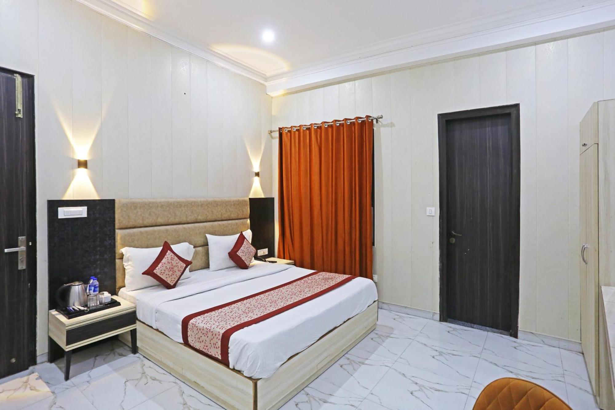 Hotel Almora Sky Near By Delhi International Airport With - Free Airport Pickup And Drop Нью-Дели Экстерьер фото