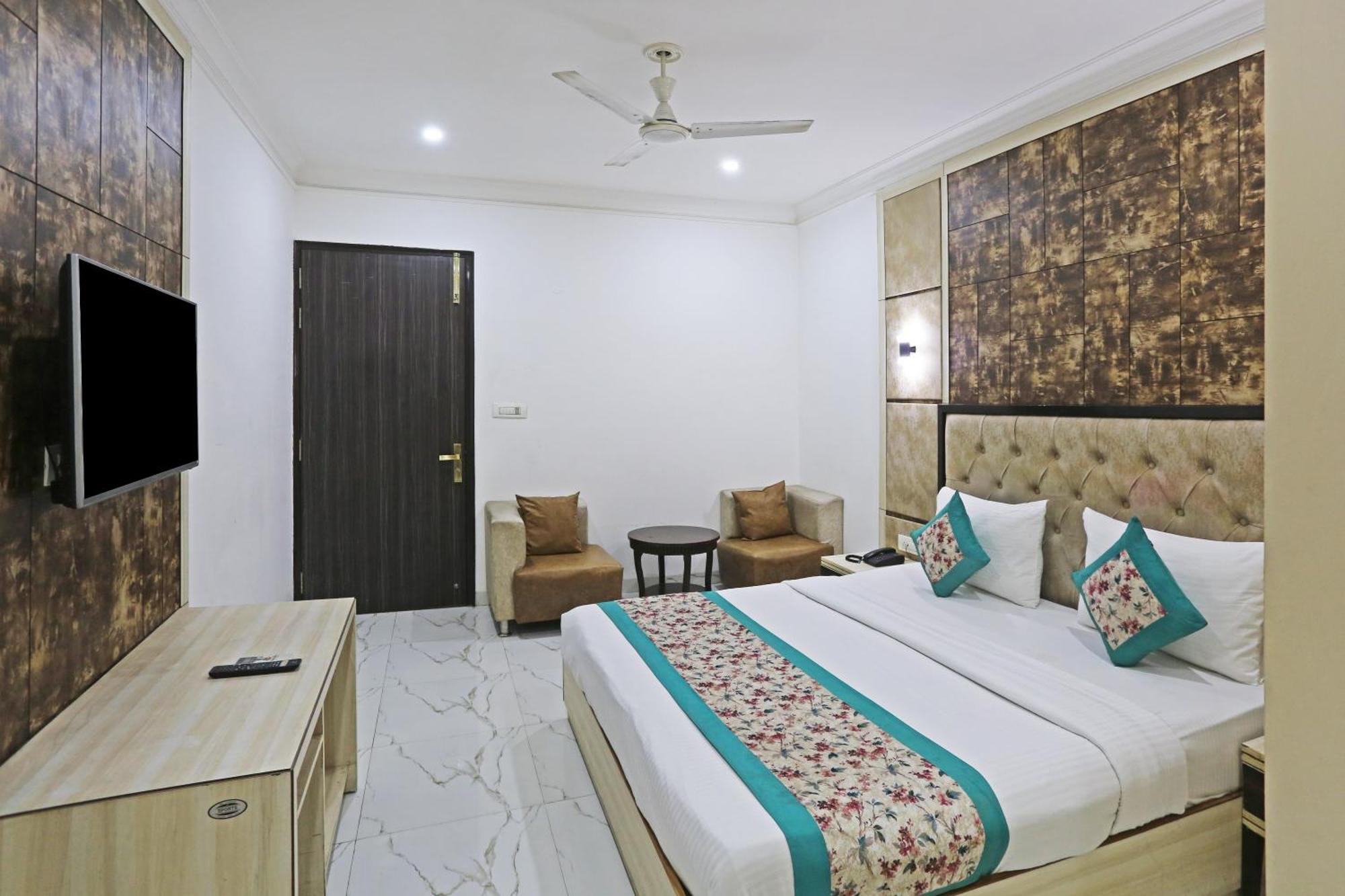 Hotel Almora Sky Near By Delhi International Airport With - Free Airport Pickup And Drop Нью-Дели Экстерьер фото
