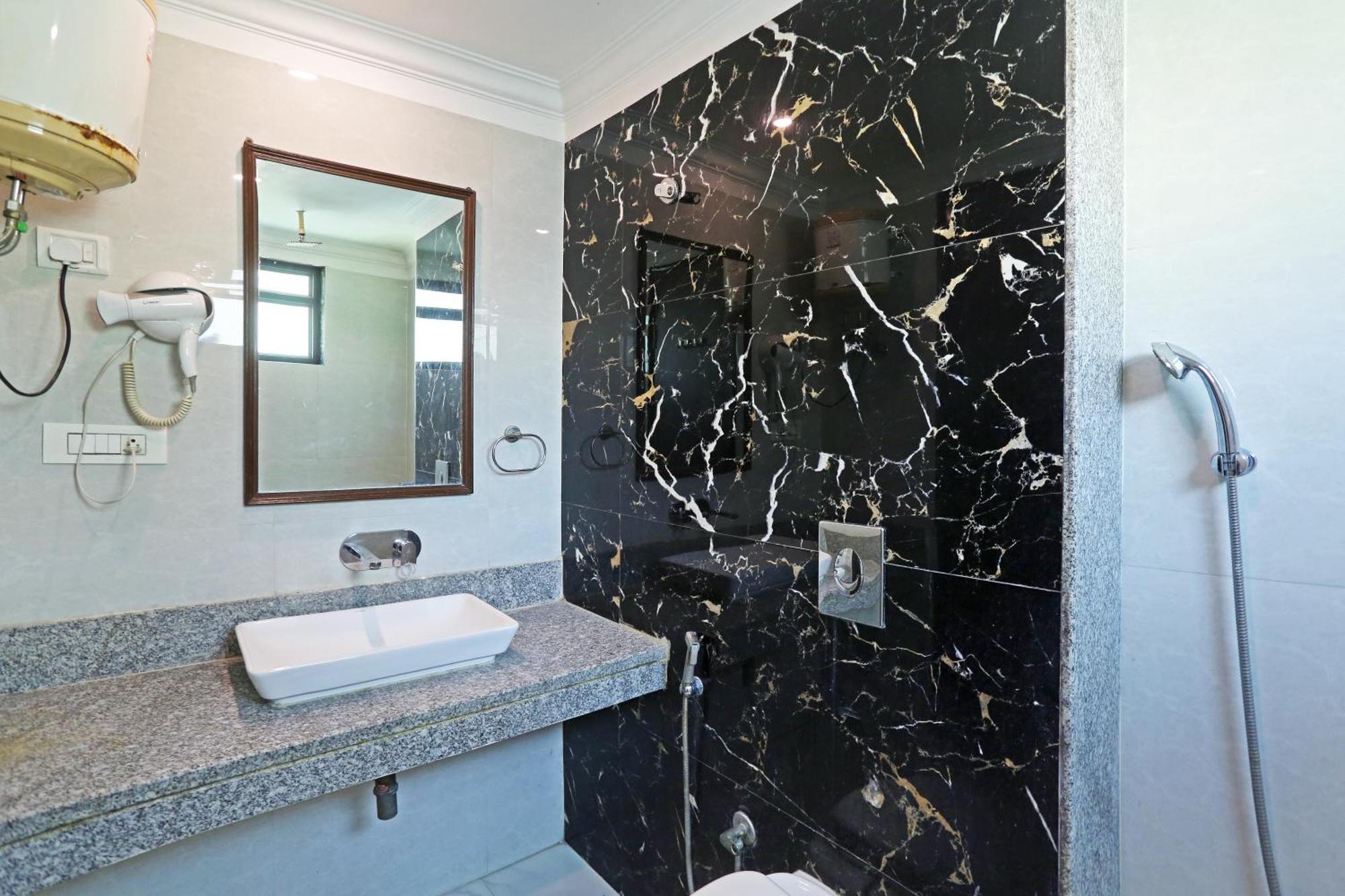 Hotel Almora Sky Near By Delhi International Airport With - Free Airport Pickup And Drop Нью-Дели Экстерьер фото