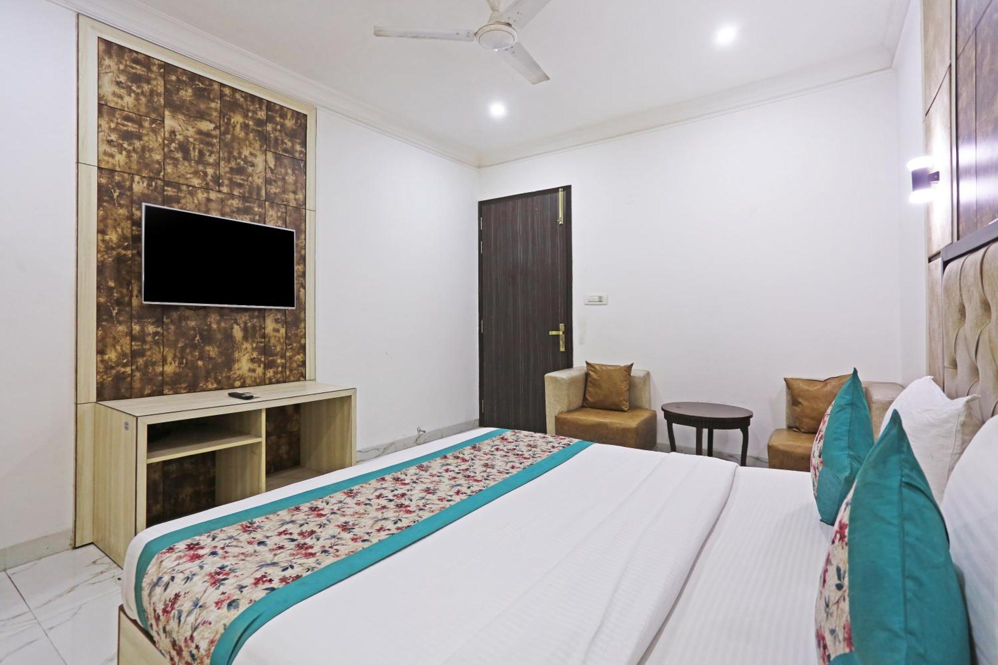 Hotel Almora Sky Near By Delhi International Airport With - Free Airport Pickup And Drop Нью-Дели Экстерьер фото