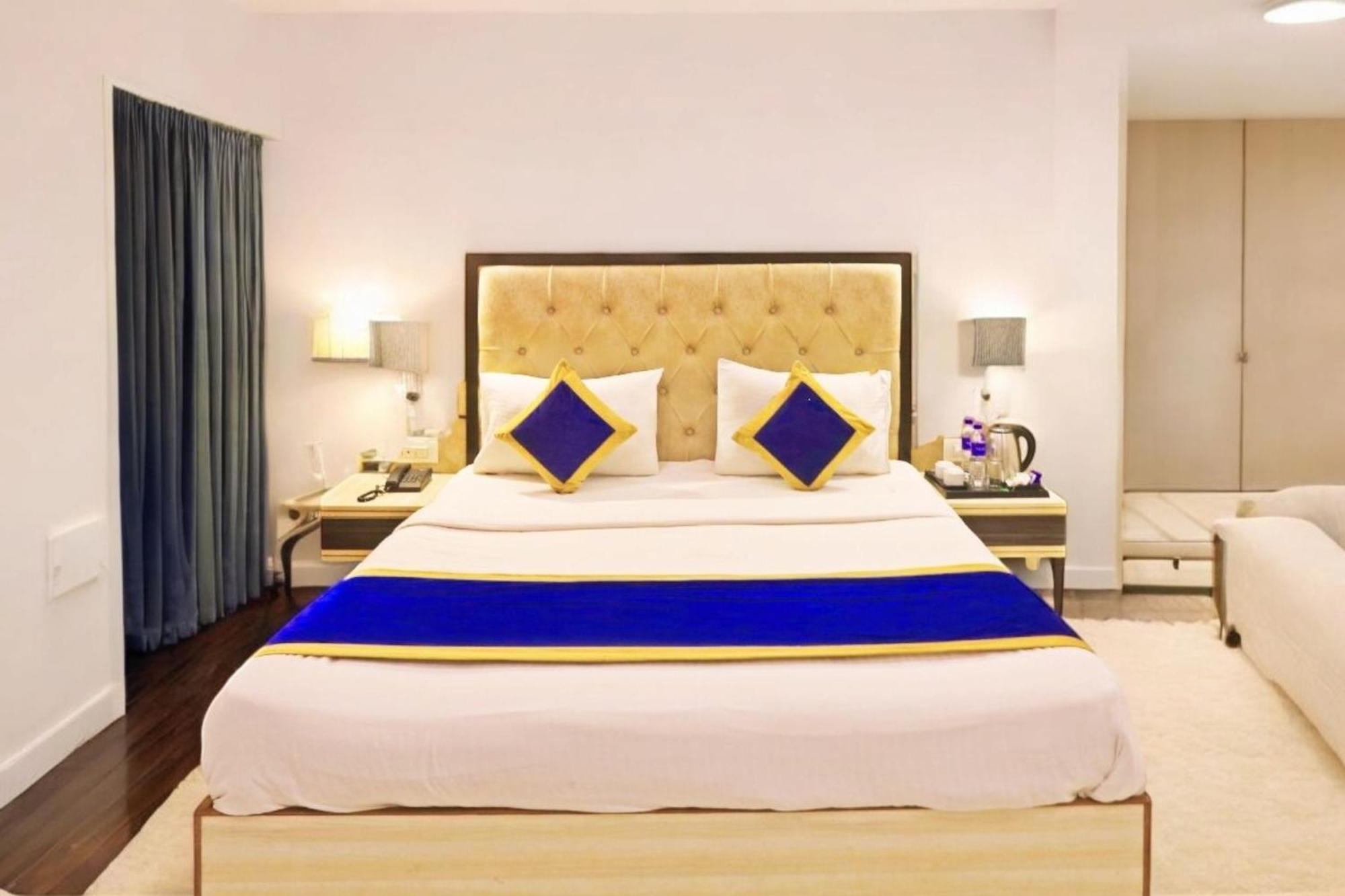 Hotel Almora Sky Near By Delhi International Airport With - Free Airport Pickup And Drop Нью-Дели Экстерьер фото