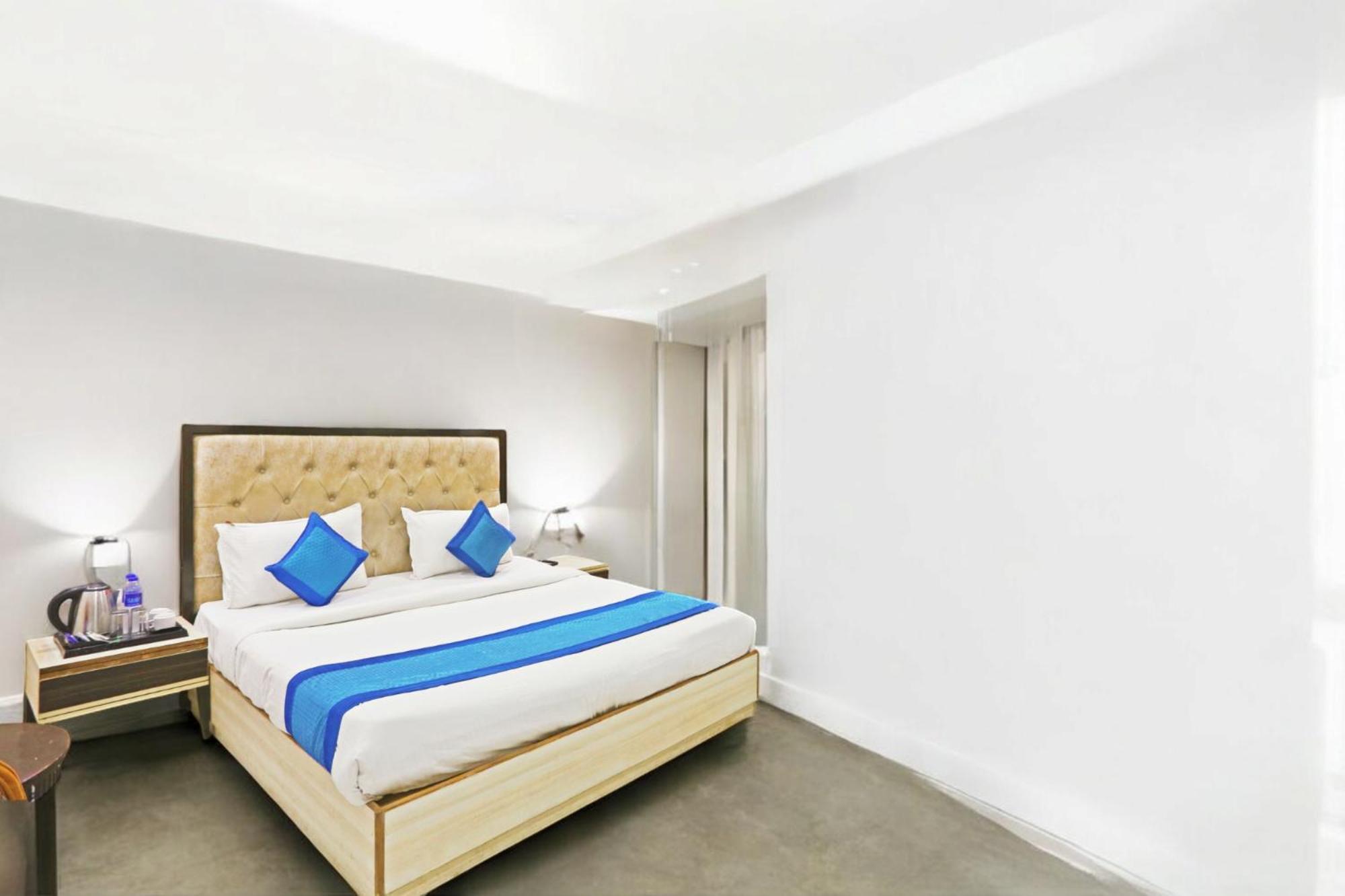 Hotel Almora Sky Near By Delhi International Airport With - Free Airport Pickup And Drop Нью-Дели Экстерьер фото