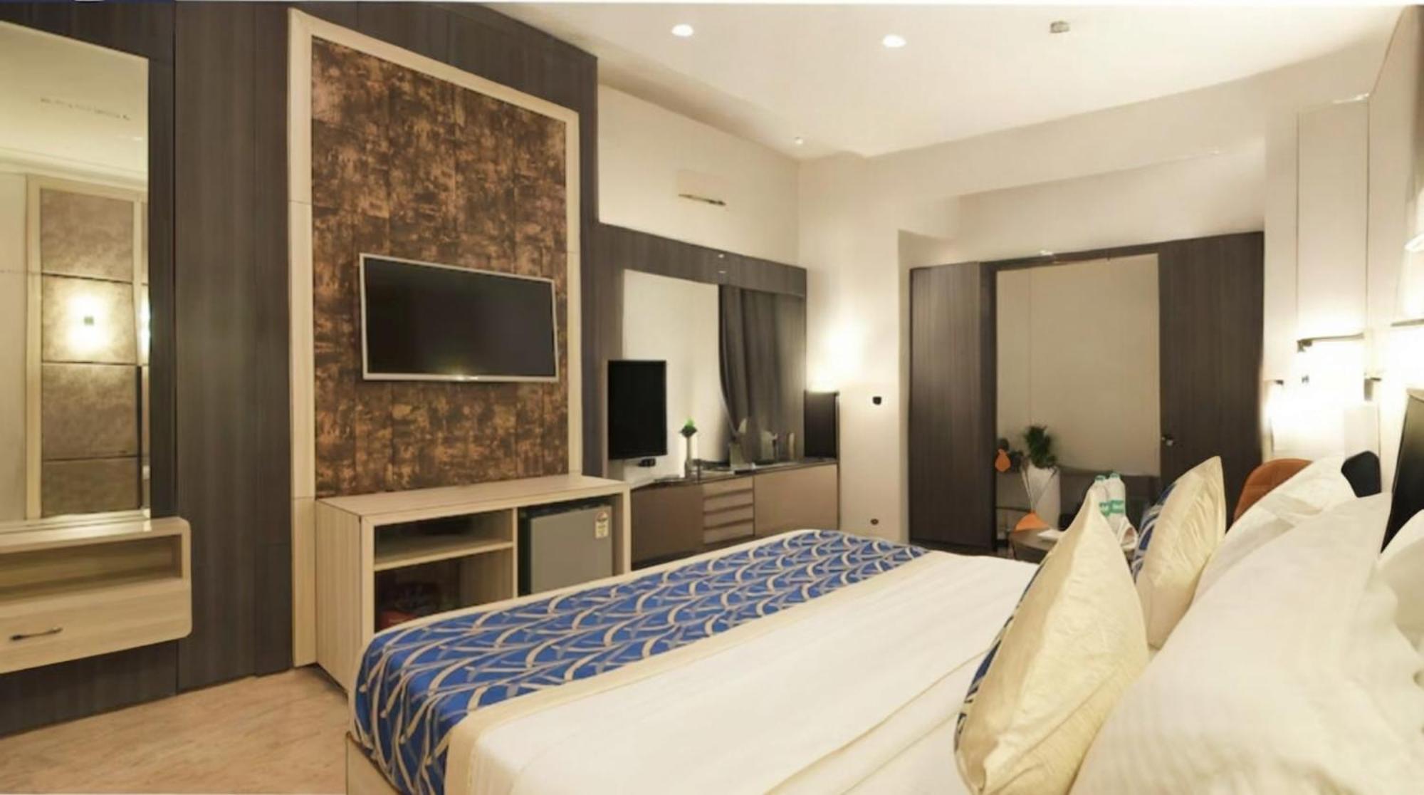 Hotel Almora Sky Near By Delhi International Airport With - Free Airport Pickup And Drop Нью-Дели Экстерьер фото